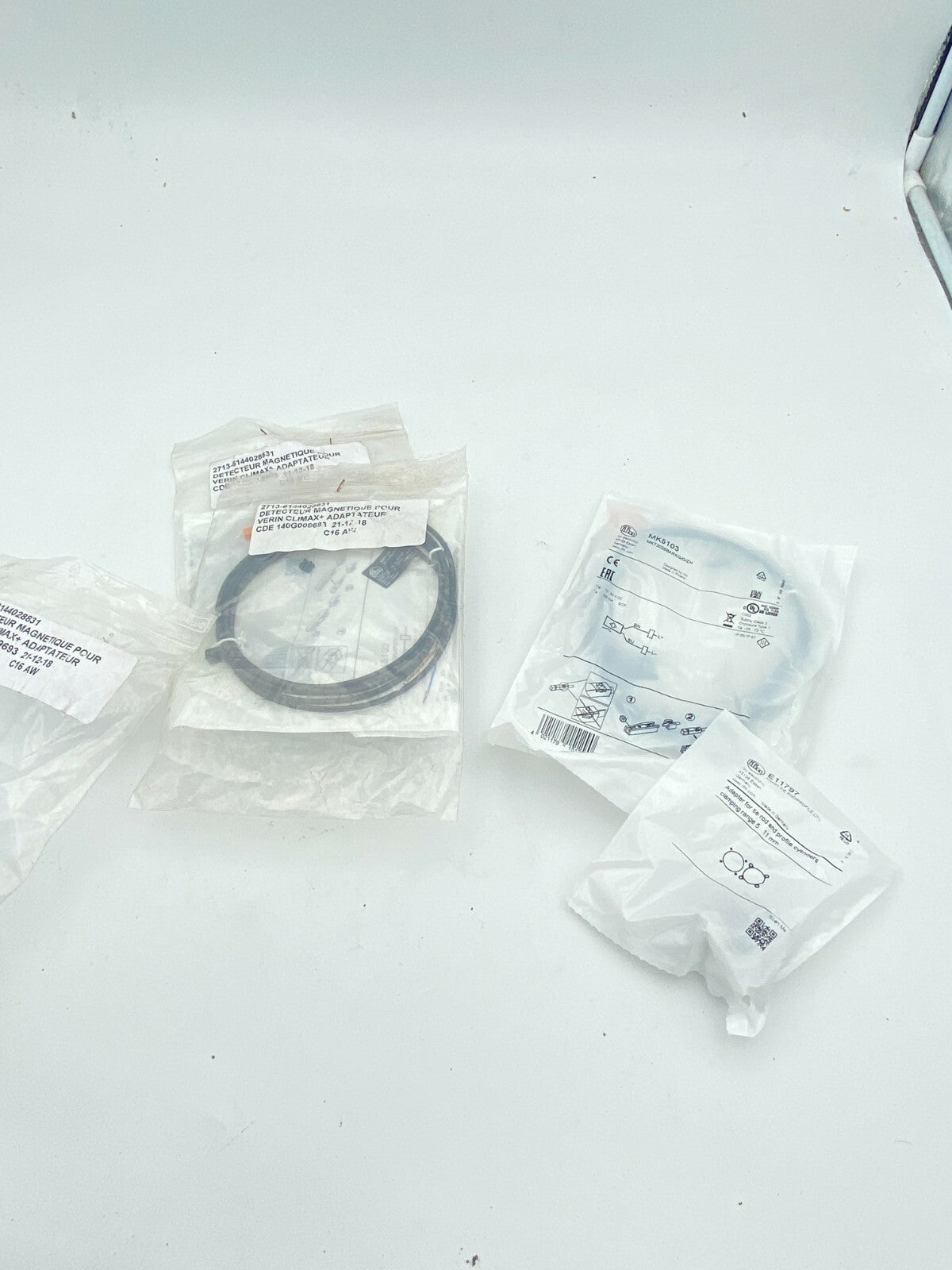 3pc x IFM MK5103 T - Slot Pneumatic Cylinder Position Sensor - KLR Automation