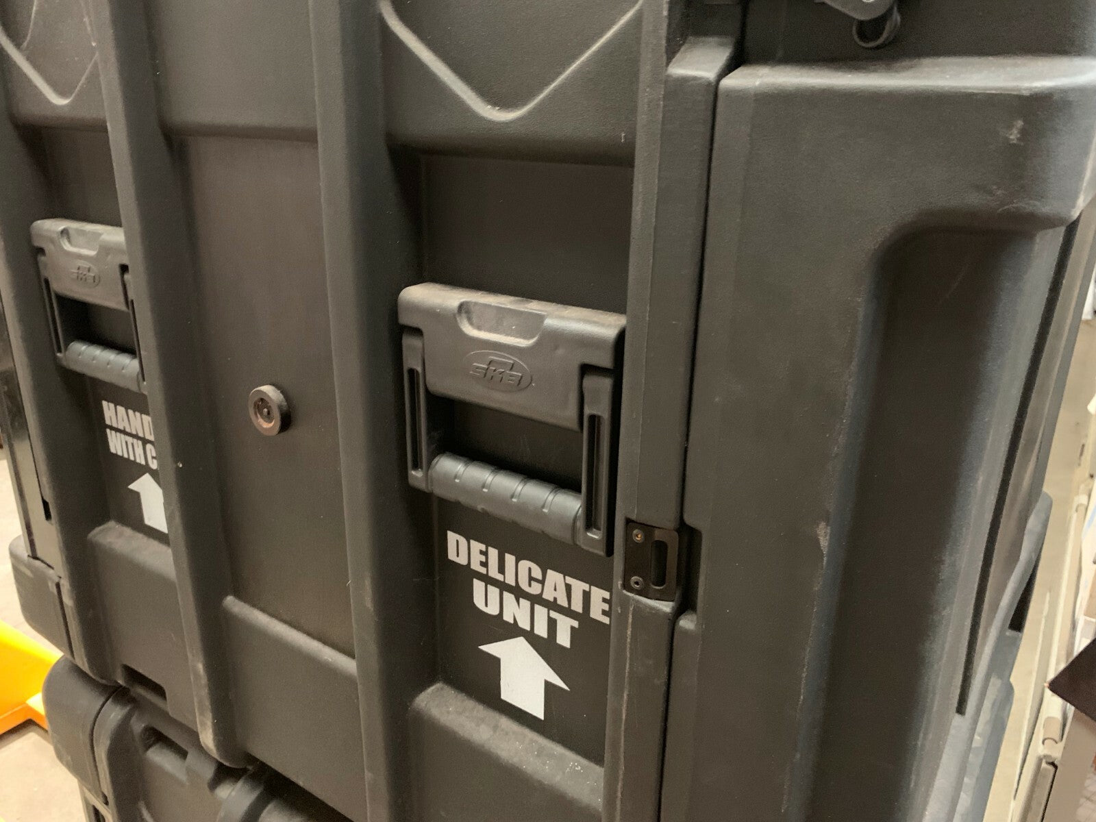 1 SKB Cases Deep Roto Molded Deep Rack Case etanche militaire .see photo - KLR Automation