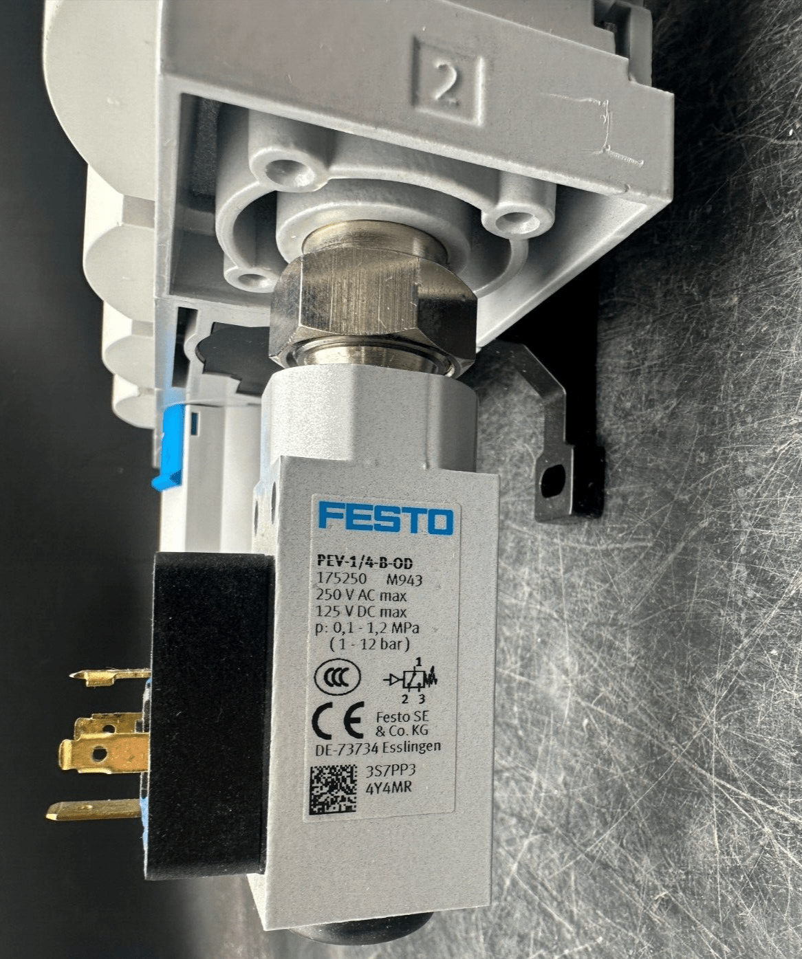 FESTO 541268 + 529188 + 527686 + 529854 + 175250 ETAT NEUF - KLR Automation