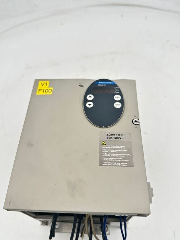 1pc x TELEMECANIQUE ALTIVAR 31 SPEED VARIATOR ATV31HU22N4 V1.2 IE03 - KLR Automation