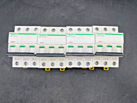 LOT DE 4 SCHNEIDER ELECTRIC IC60L MA 2.5A