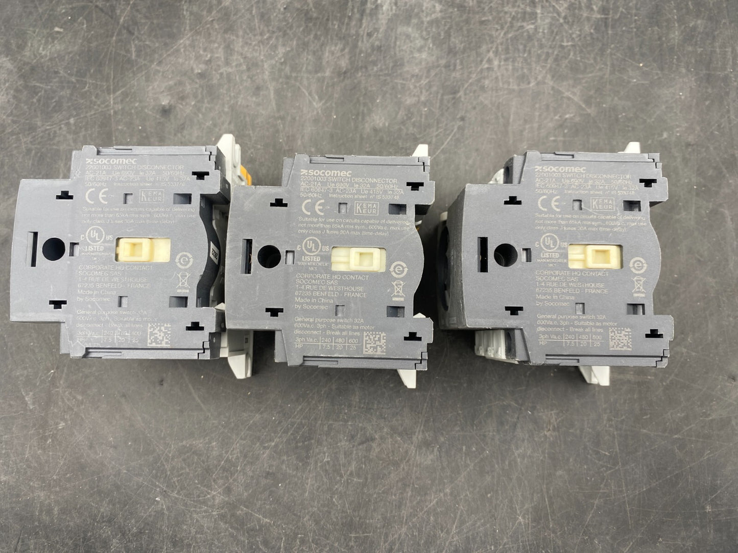 LOT DE 3 SOCOMEC INTERRUPTEUR SECTIONNEUR SIRCO 3P 20A 22003001+ 22001003 - KLR Automation