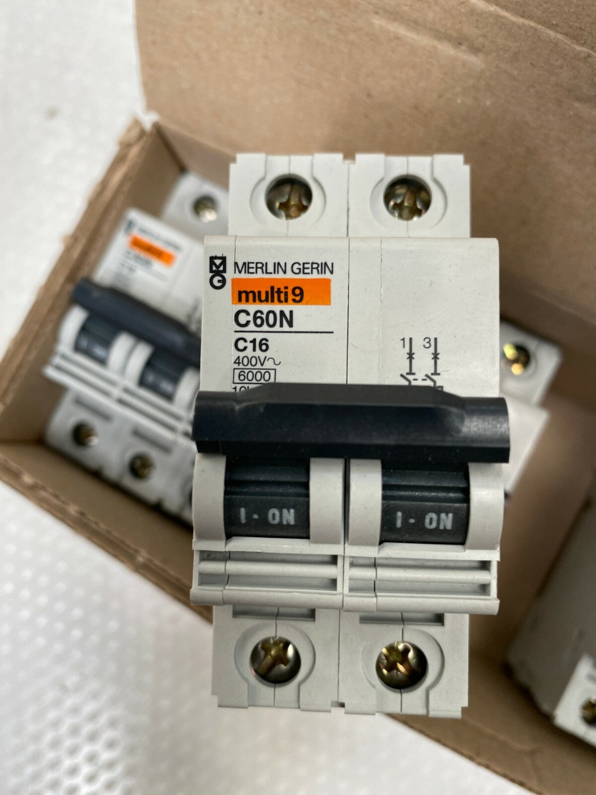 6 pc x Merlin Gerin Schneider multi 9 24202 C60N 2P C 16A 