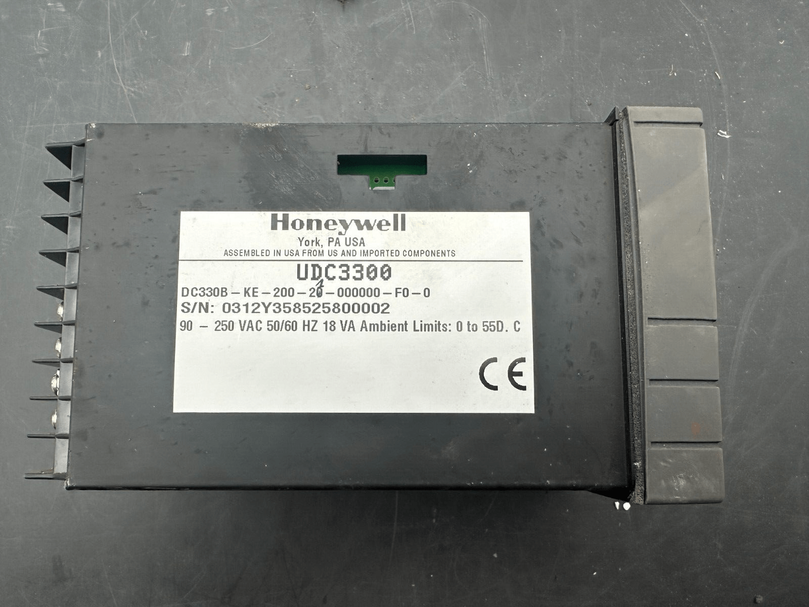 HONEYWELL UDC3300 DC330B - KE - 200 - 21 - 000000 - F0 - 0 REGULATEUR NUMERIQUE UNIVERSEL - KLR Automation