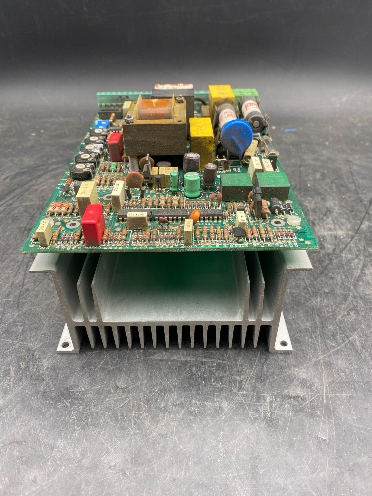 LENZE TYPE 472 E 6/7010/0621 380V REGULATEUR DE VITESSE
