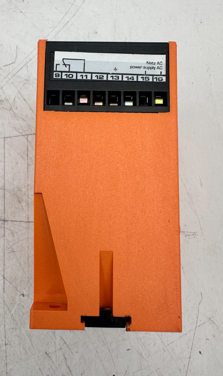IFM VS0100 TYPE VZ31 EVALUATION UNIT 220VAC 24 VDC