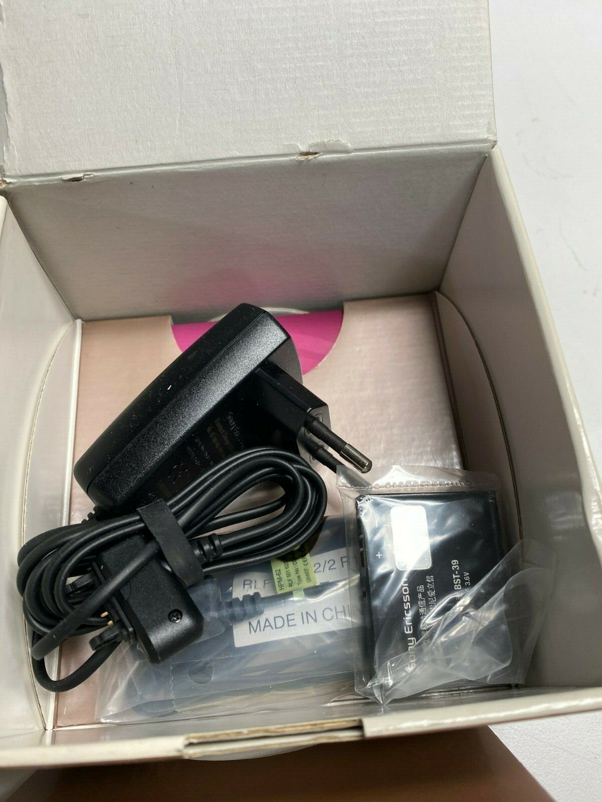Sony Ericsson Z555i  Mobile Phone Old Stock Rare collectors Mobile Phone Cell