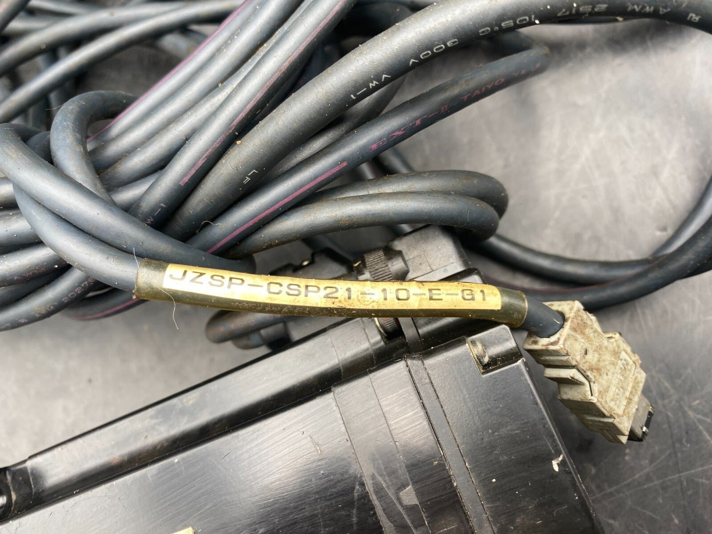 OMRON SGMAV - 10ADA61 1000W 200V 7.4A 3.18 Nm 3000 tr/min 3PH + CABLE 10M x1pc - KLR Automation