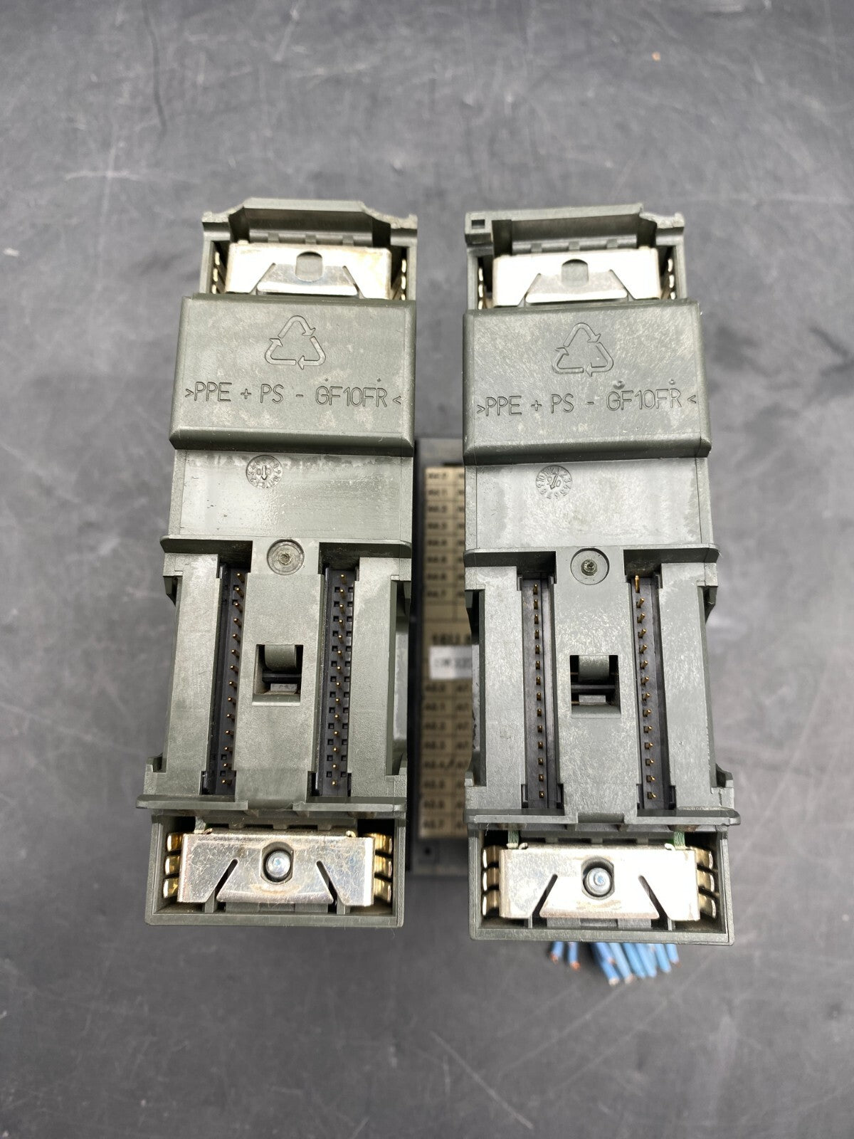 LOT OF 2  SIEMENS SIMATIC SM322 6ES7 322-1HH00-0AA0 E-S 6 DIGITAL OUTPUT MODULE