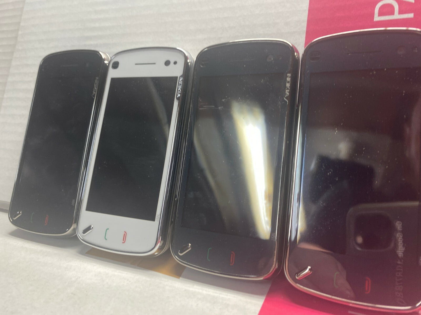 Lot de 4 x Nokia N97 Mobile Phone Old Stock Rare collectors Mobile Phone GSM - KLR Automation