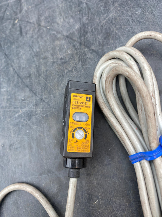 OMRON E3S-2DE4 PHOTOELECTRIC SWITCH