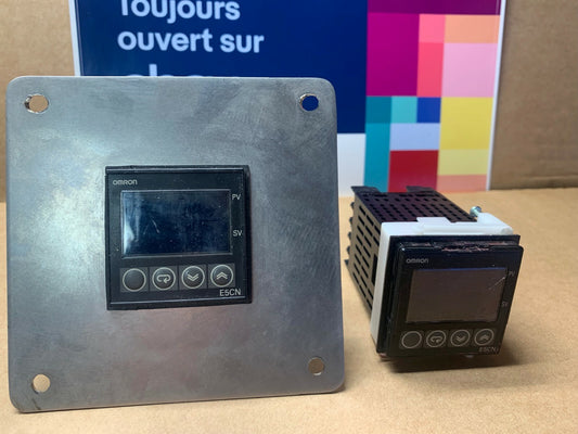 Lot de 2 piece /  Omron / Temperatur Controller / Typ: E5CN-R2MP-500