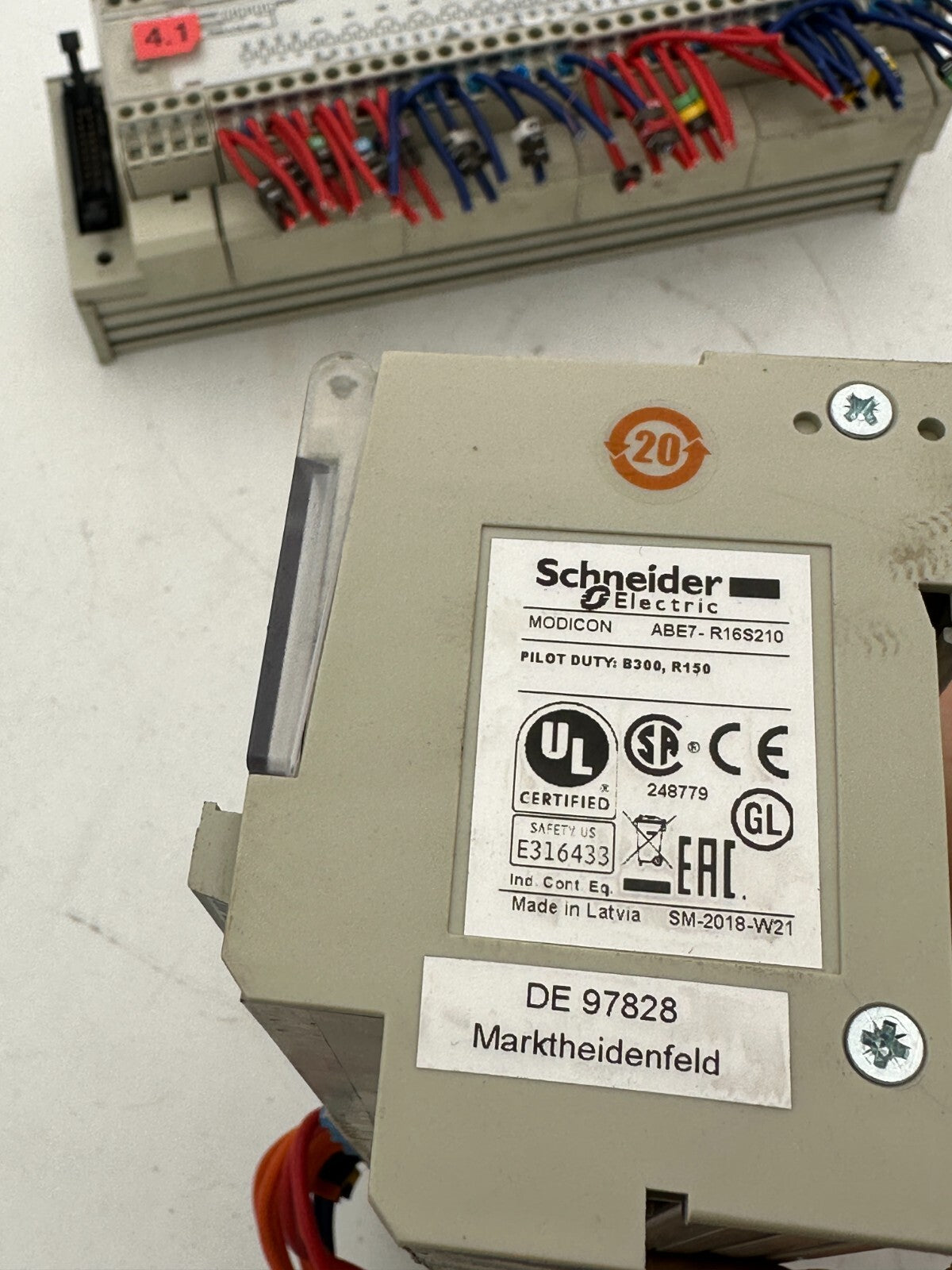 1pc x SCHNEIDER ELECTRIC TELEFAST MODULE 2 RELAY OUTPUTS ABE7-R16S210
