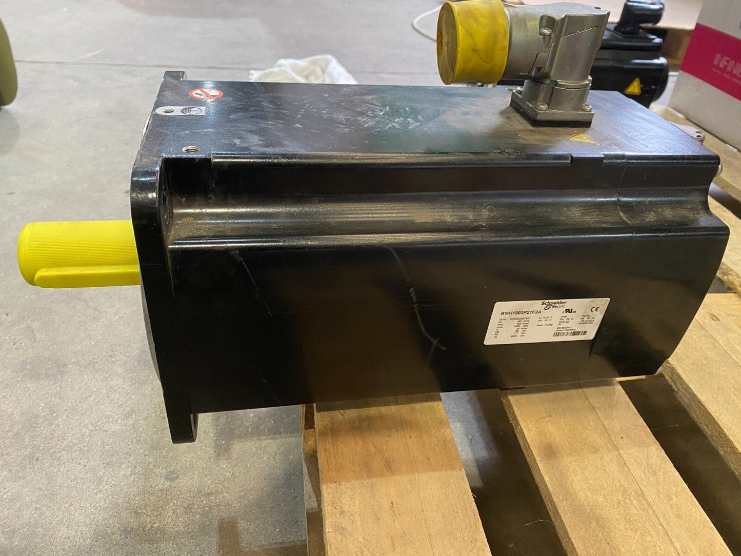 SCHNEIDER ELECTRIC BMH1903P27F2A SERVO MOTOR - KLR Automation