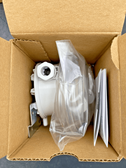 1pc x HUBA CONTROL 604.9010022 DIFFERENTIAL PRESSURE MANOSTAT 20/300PA - KLR Automation