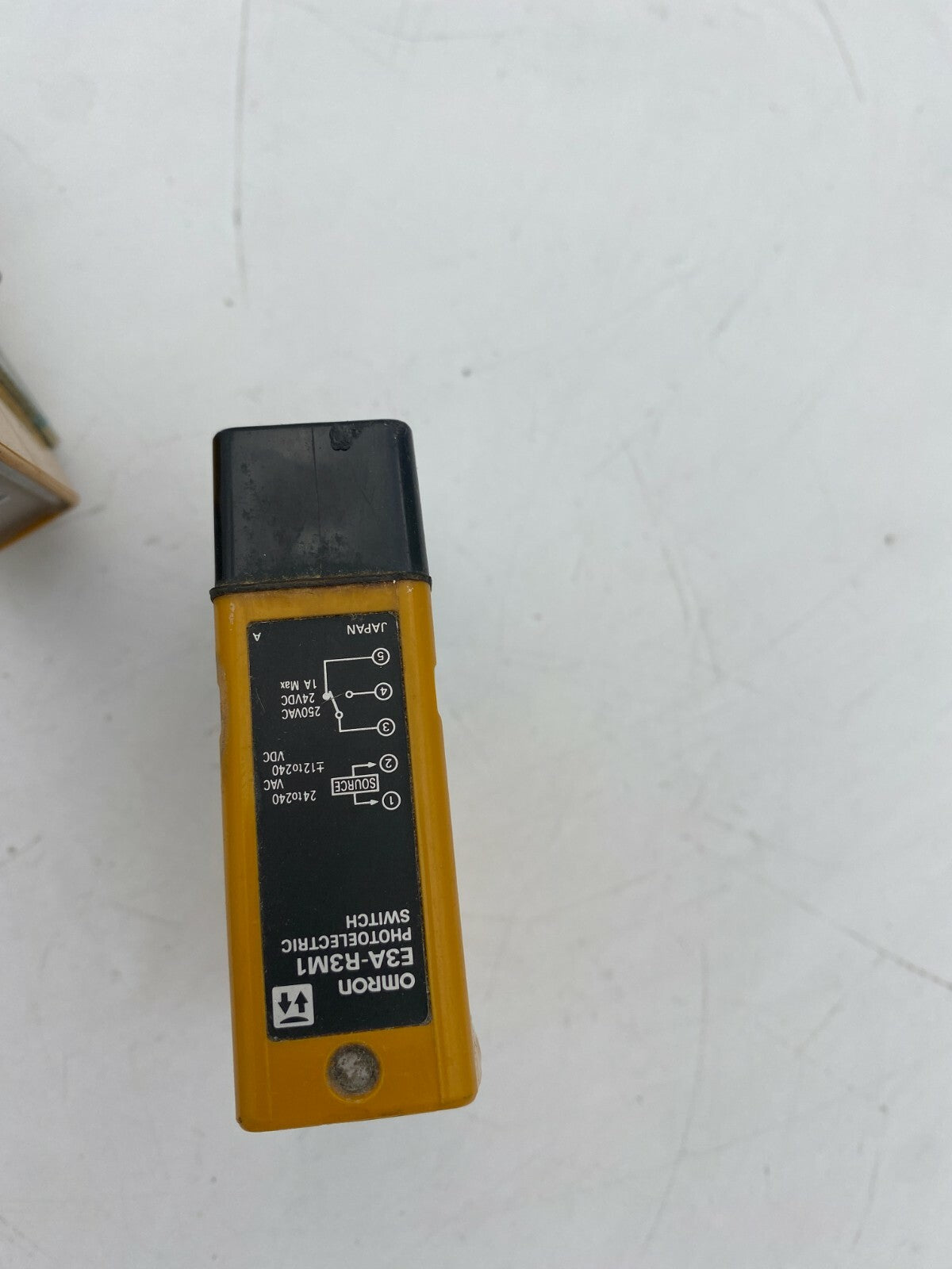 1pc x  OMRON E3A-R3M1 / E3AR3M1 PHOTOELECTRIC