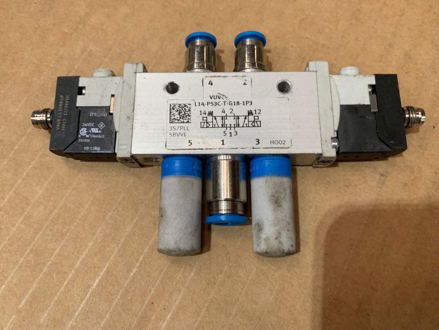 3 x Festo Solenoid valve VUVG - L14 - B52 - T - G18 - 1P3 566500 - KLR Automation
