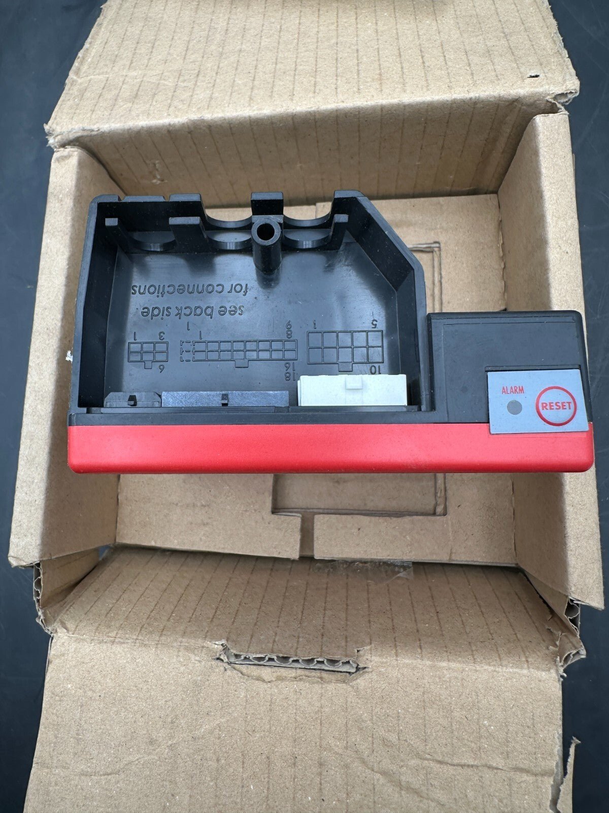 DE DIETRICH 87168326430 BOITIER ELECTRO CVBC (R) HONEYWELL S4965CM 1027 1 - KLR Automation
