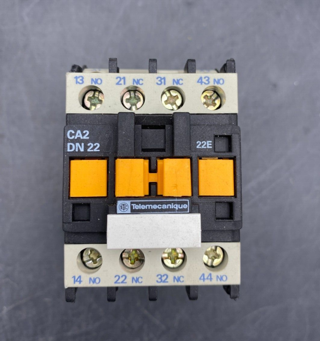 LOT DE TELEMECANIQUE 2 x CA2DN22 + 3 x CA2DN22 + LA1DN11 CONTACTEUR RELAIS