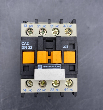 LOT DE TELEMECANIQUE 2 x CA2DN22 + 3 x CA2DN22 + LA1DN11 CONTACTEUR RELAIS