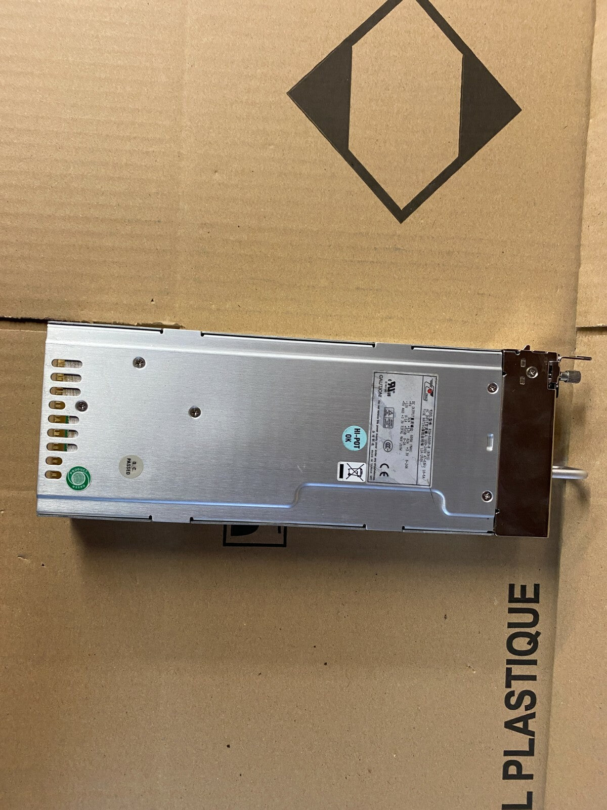 Emacs R2W-5600P-R Supply/Bloc Alimentation 600W