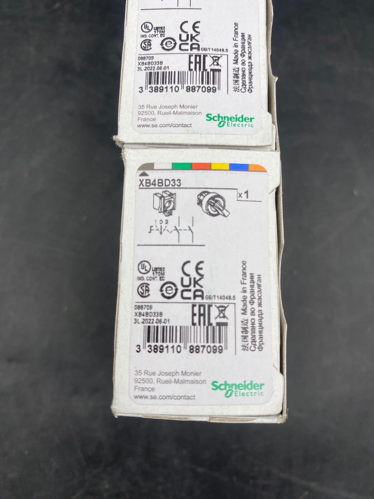 SET OF 13 SCHNEIDER ELECTRIC PUSHBUTTON SWITCH XB5AA21 ZB4 BV013 XB4BA51 XB4BD33 - KLR Automation