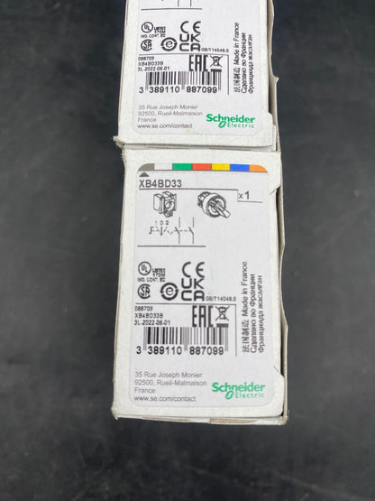 SET OF 13 SCHNEIDER ELECTRIC PUSHBUTTON SWITCH XB5AA21 ZB4 BV013 XB4BA51 XB4BD33 - KLR Automation