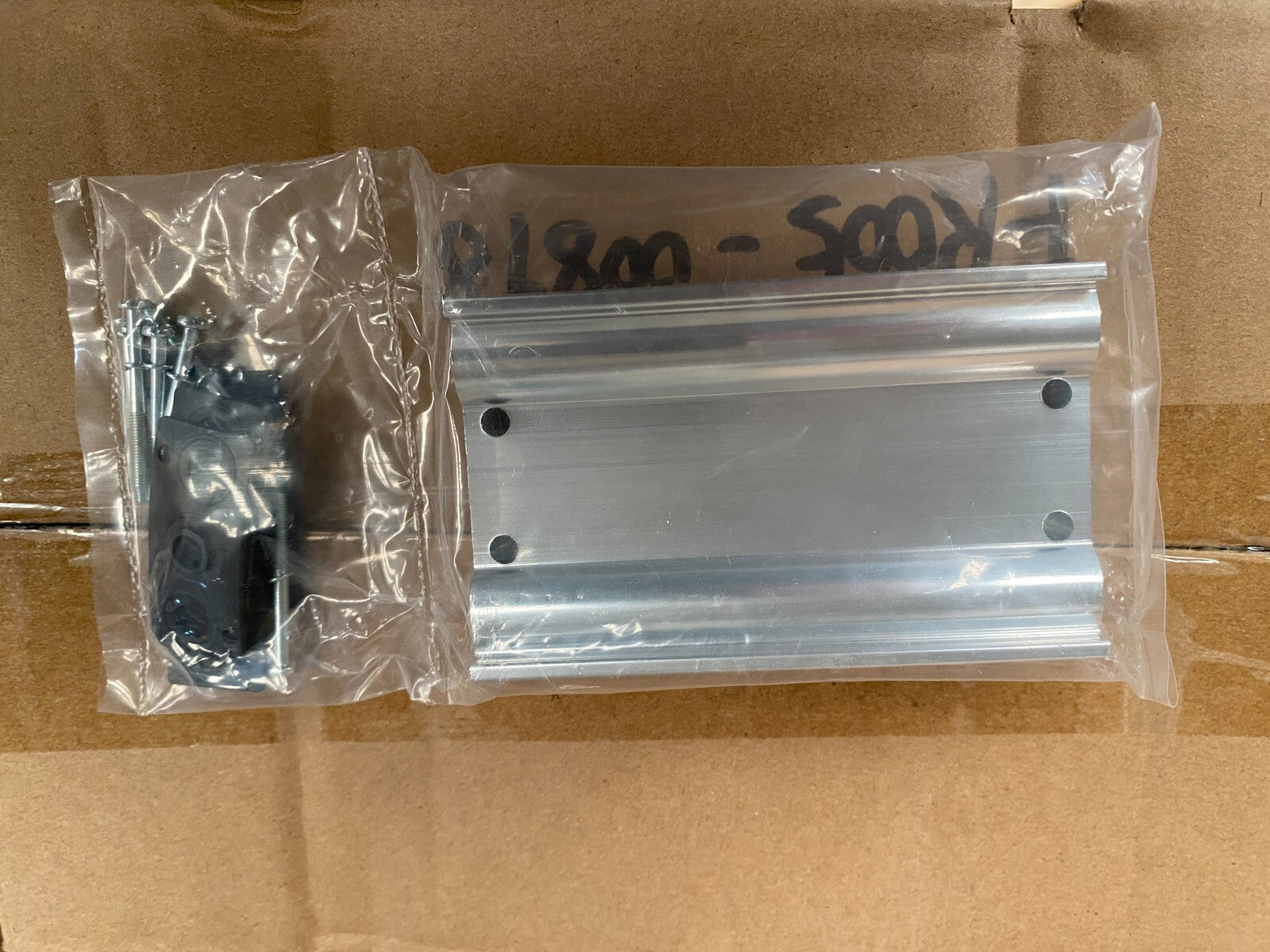 EMC V521 - 4F - FR005 Z29954 COLLECTEUR SERIE 5/2 5/3 (AIRTAC 4V400 FESTO PRS) x2pc - KLR Automation