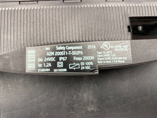 1pc x SCHMERSAL AZM 200ST1 - T - SD2PA 24VDC SOLEINOID INTERLOCK - KLR Automation