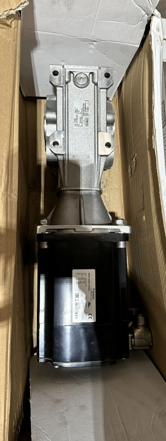 SCHNEIDER ELECTRIC BMH1402P16A2A 3.9 kW 3000RPM + TRAMEC TF63B 2010627027 - KLR Automation