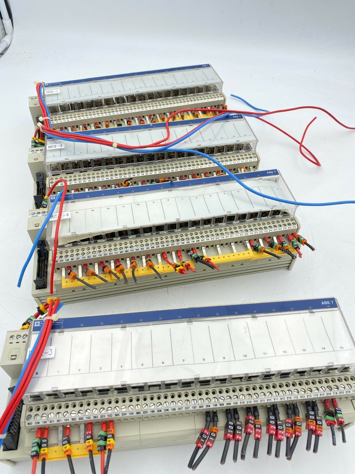 1pc x Telemecanique ABE7 ABE7R16T330 Schneider Electric ABE7 - R16T330 - KLR Automation