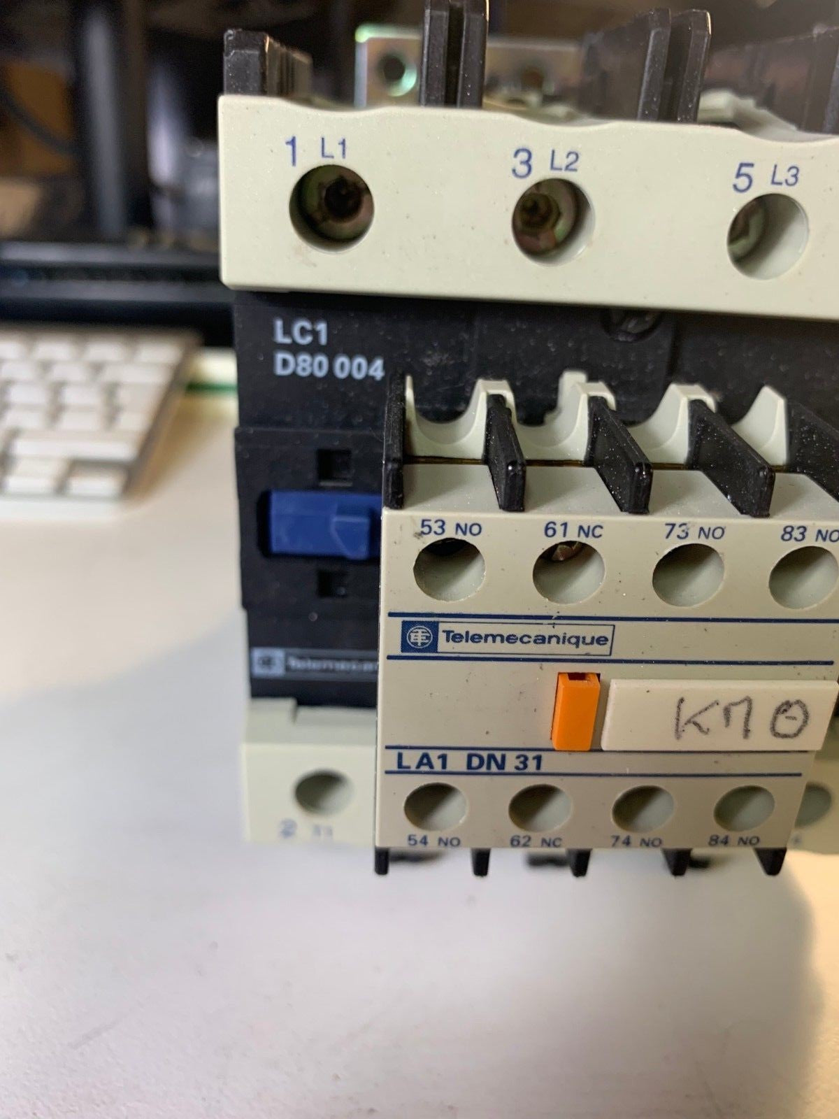 TELEMECANIQUE LC1D80004 24VAC + LA1DN31 Relais