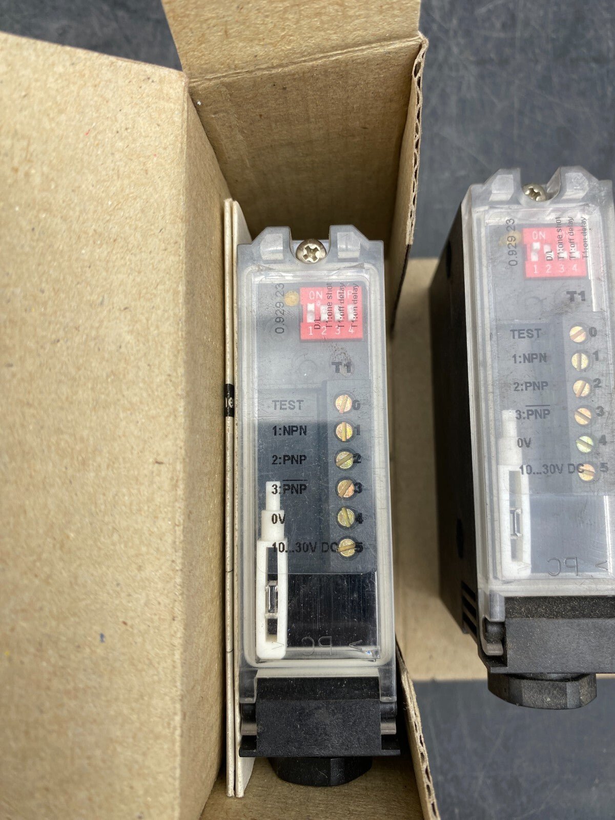 1pc x VISOLUX PEPPERL FUCHS 9.630520 PN419447 RL23 - 2000/104 10 - 30VDC - KLR Automation