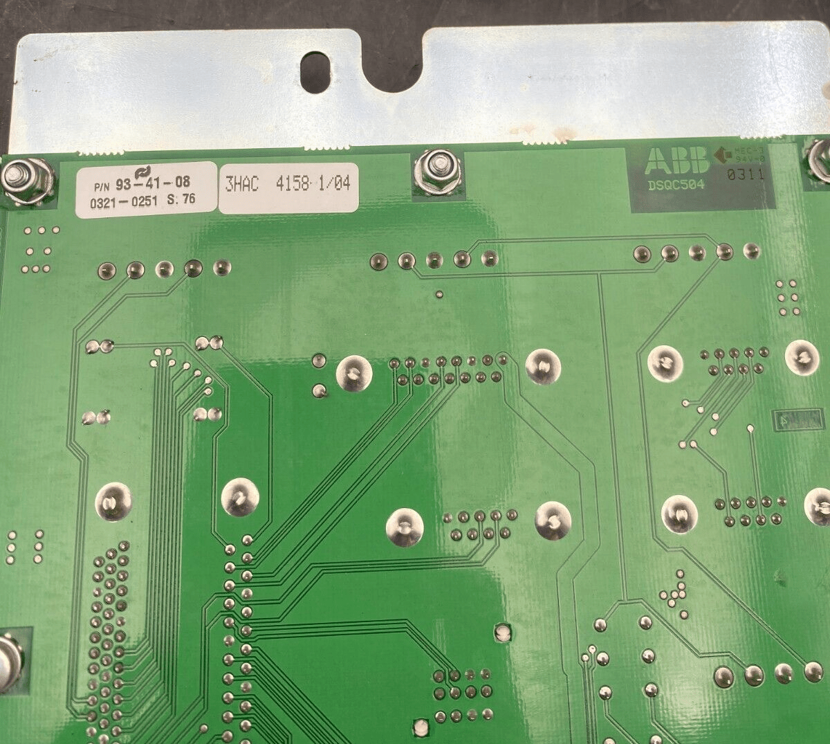 ABB DSQC 504 3HAC5689 - 1/04 CONNECTION BOARD - KLR Automation