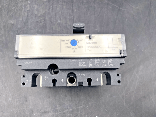 MERLIN GERIN SCHNEIDER ELECTRIC LV431500 CIRCUIT BREAKER MA 220 TRIP UNIT 3P3D N - KLR Automation