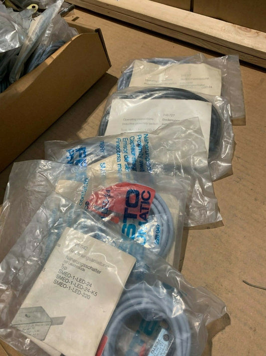 Old Stock New 3pc x Festo SMEO - 1 - LED - 24 228042 - KLR Automation