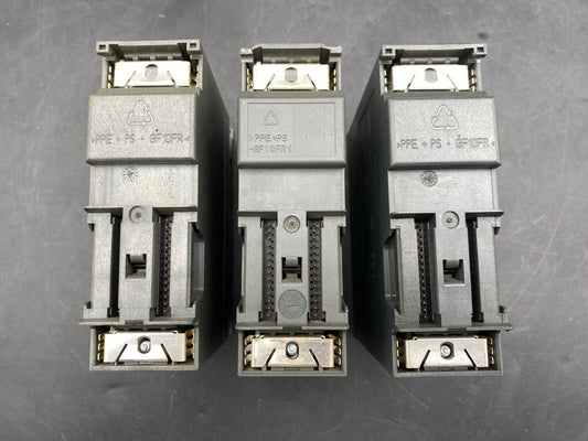 LOT OF 3 SIEMENS SIMATIC SM321 6ES7 322 - 1BH01 - 0AA0 E - S 05 DIGITAL OUTPUT MODULE - KLR Automation