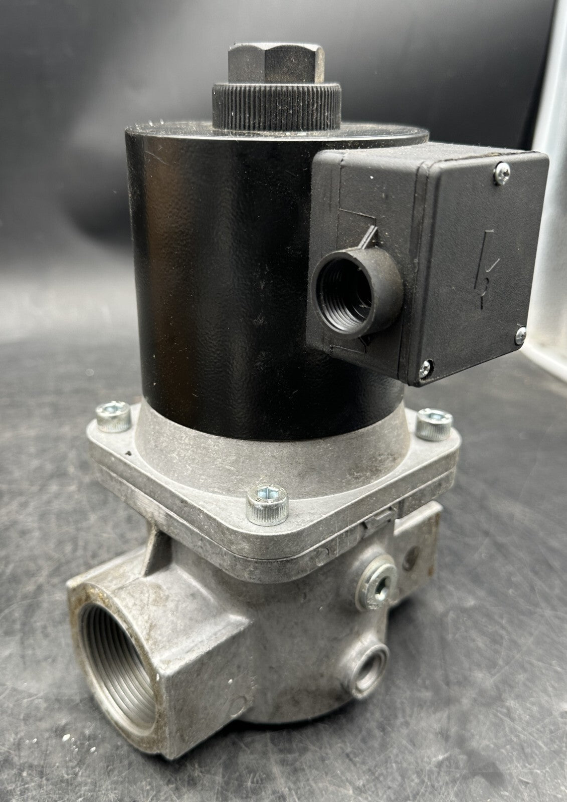 HONEYWELL VE 4040B1044 SOLEINOID GAS VALVE RP 1"1/2 - KLR Automation