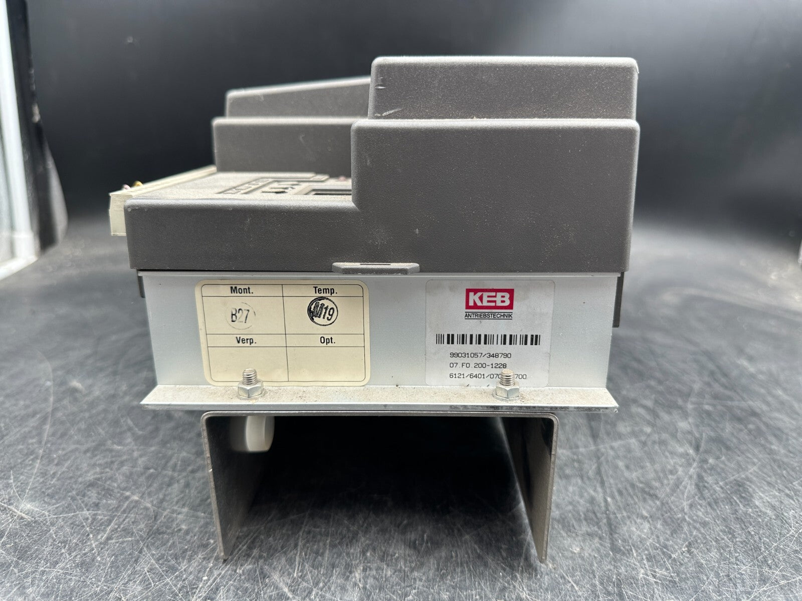 KEB 07.F0.200 - 1228 Convertisseur Entrée 1x 200 - 240VAC Out 0,75kW 0 - input Voltage - KLR Automation