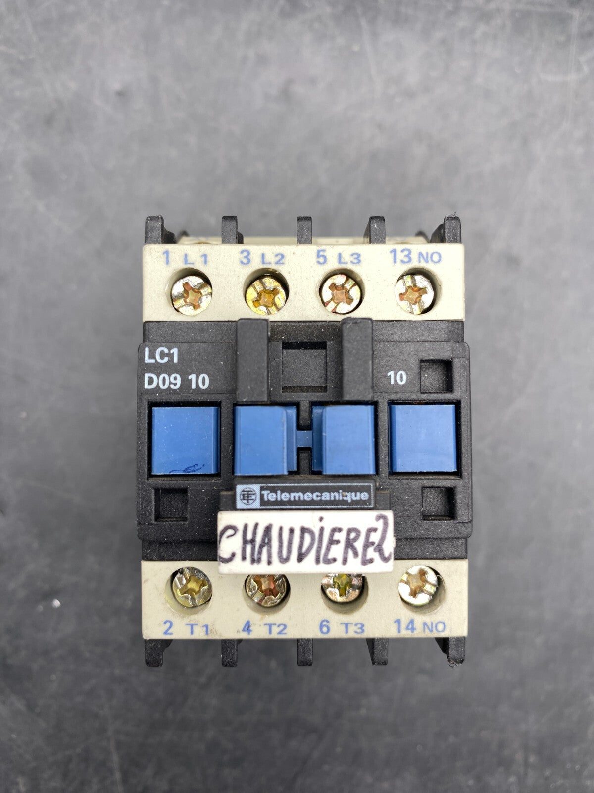 LOT DE TELEMECANIQUE 13 x LC1D0910 CONTACTOR + 5 x LR2D13