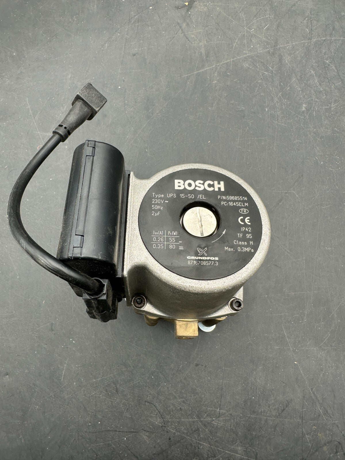 Pompe de chaudiere circulateur GRUNDFOS UPS 15-50 EL BOSCH