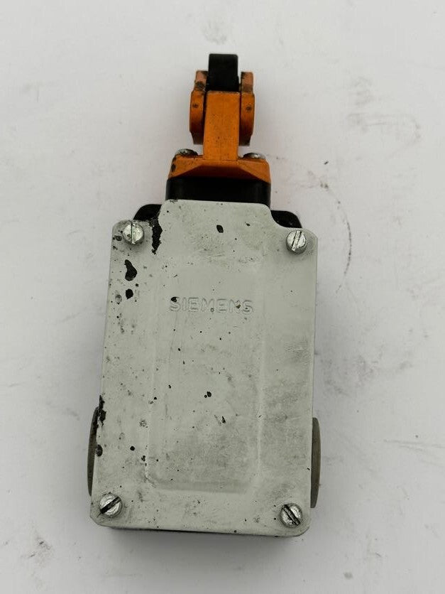 1pc x SIEMENS 3SE3 303 - OE A800 0600 POSITION LIMIT SWITCH - KLR Automation