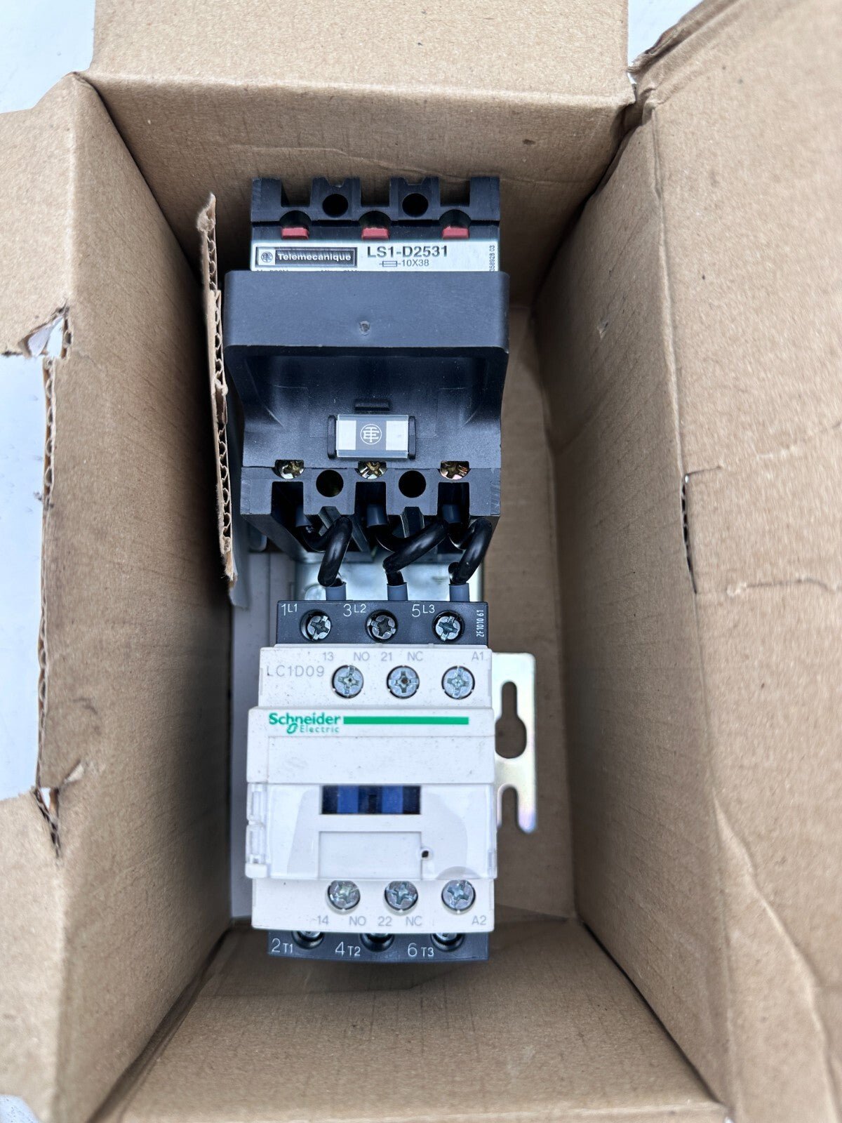 SCHNEIDER ELECTRIC LC4D09AP7 DEMARREUR DIRECT A SECTIONNEUR - KLR Automation