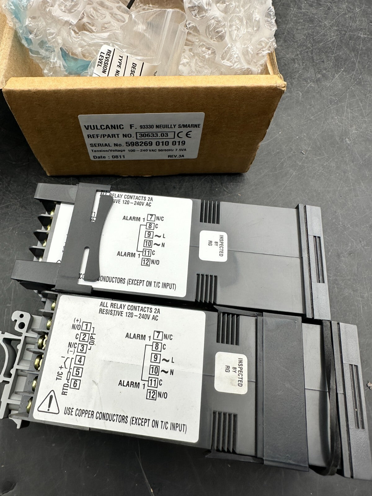 2 pc x       VULCANIC 30633 Series Digital Temperature Controller