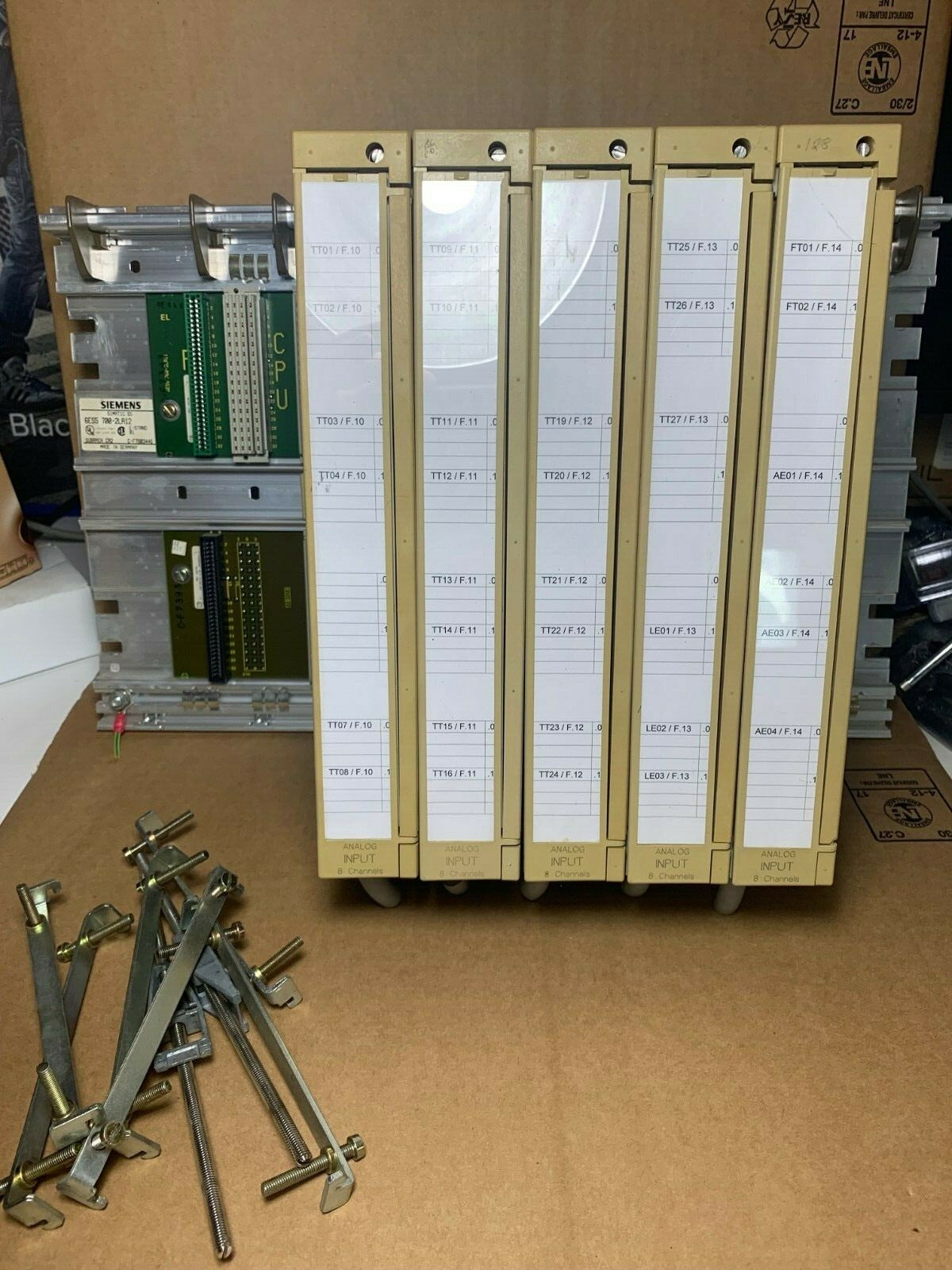 1  x  SIEMENS SIMATIC S5 6ES5700-2LA12 .   + .  5 pc 6ES5460-7LA13 Analog INPUT 