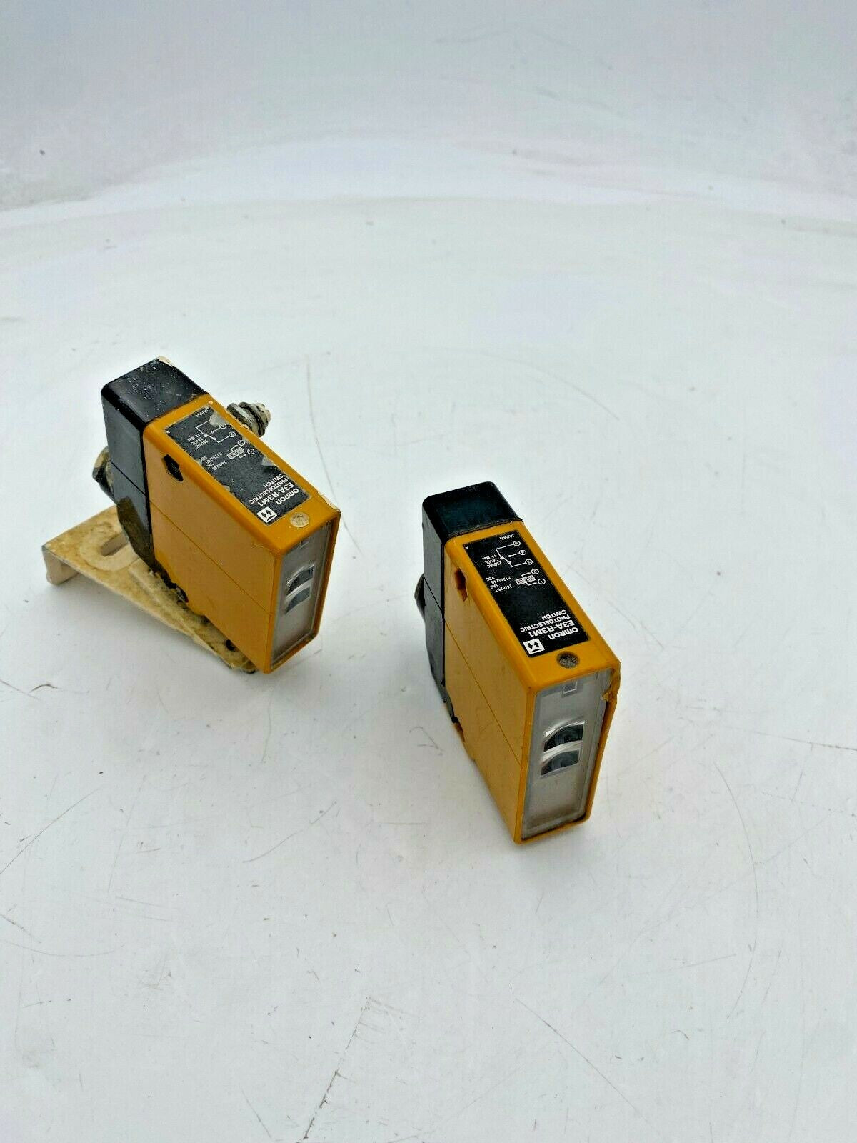1pc x  OMRON E3A-R3M1 / E3AR3M1 PHOTOELECTRIC