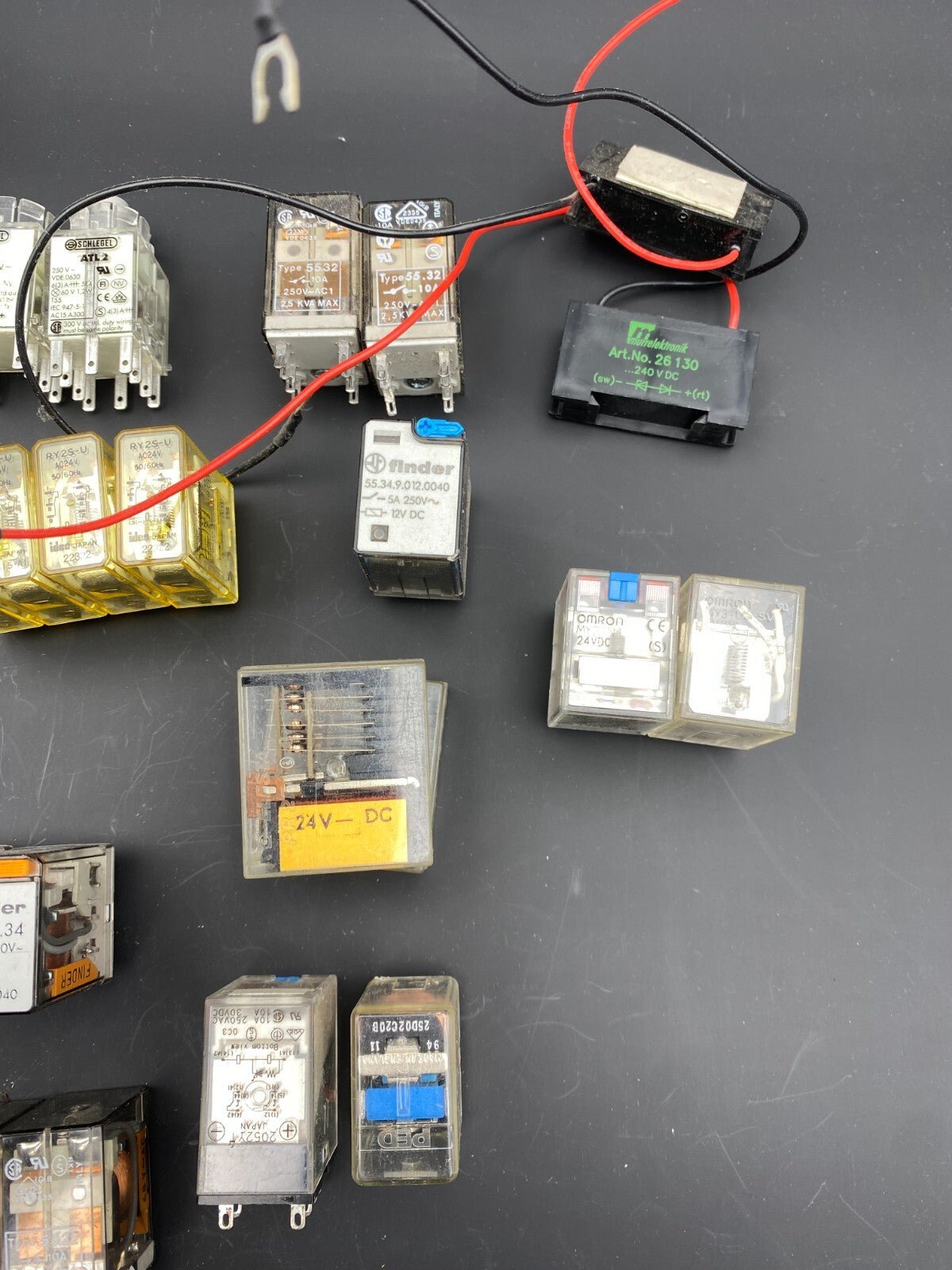 SET OF 73 RELAY OMRON MY2 - US - SV G2R - 14 MY4N KUHNKE 135A4 IDEO RY2S - U FINDER 55.3 - KLR Automation