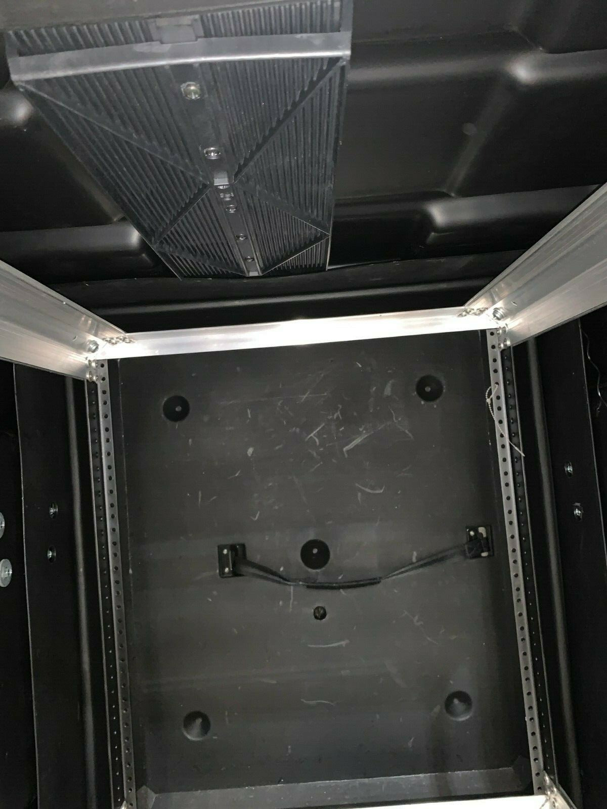 1 SKB Cases Deep Roto Molded Deep Rack Case etanche militaire .see photo - KLR Automation