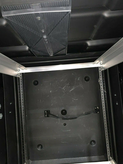 1 SKB Cases Deep Roto Molded Deep Rack Case etanche militaire .see photo - KLR Automation