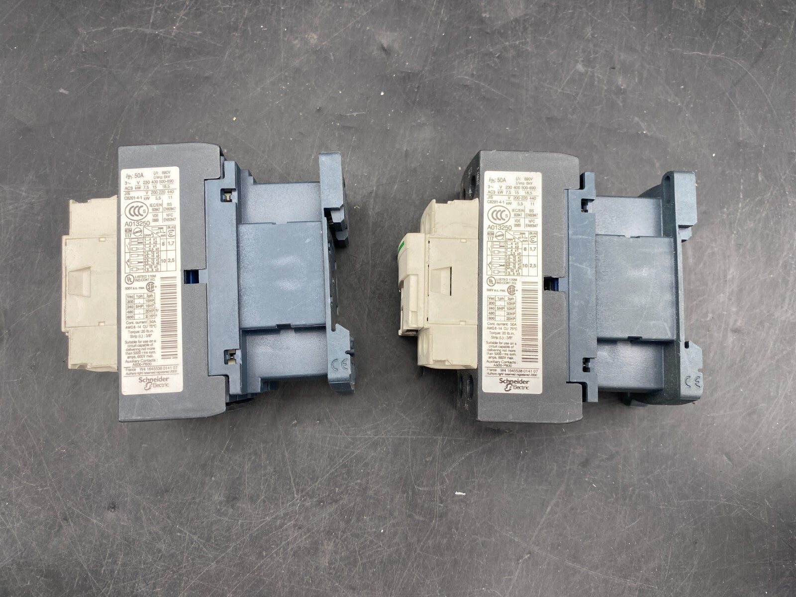 LOT DE 2 SCHNEIDER ELECTRIC LC1D32 CONTACTOR